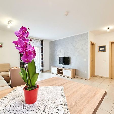 Apartman Leon Umag Extérieur photo