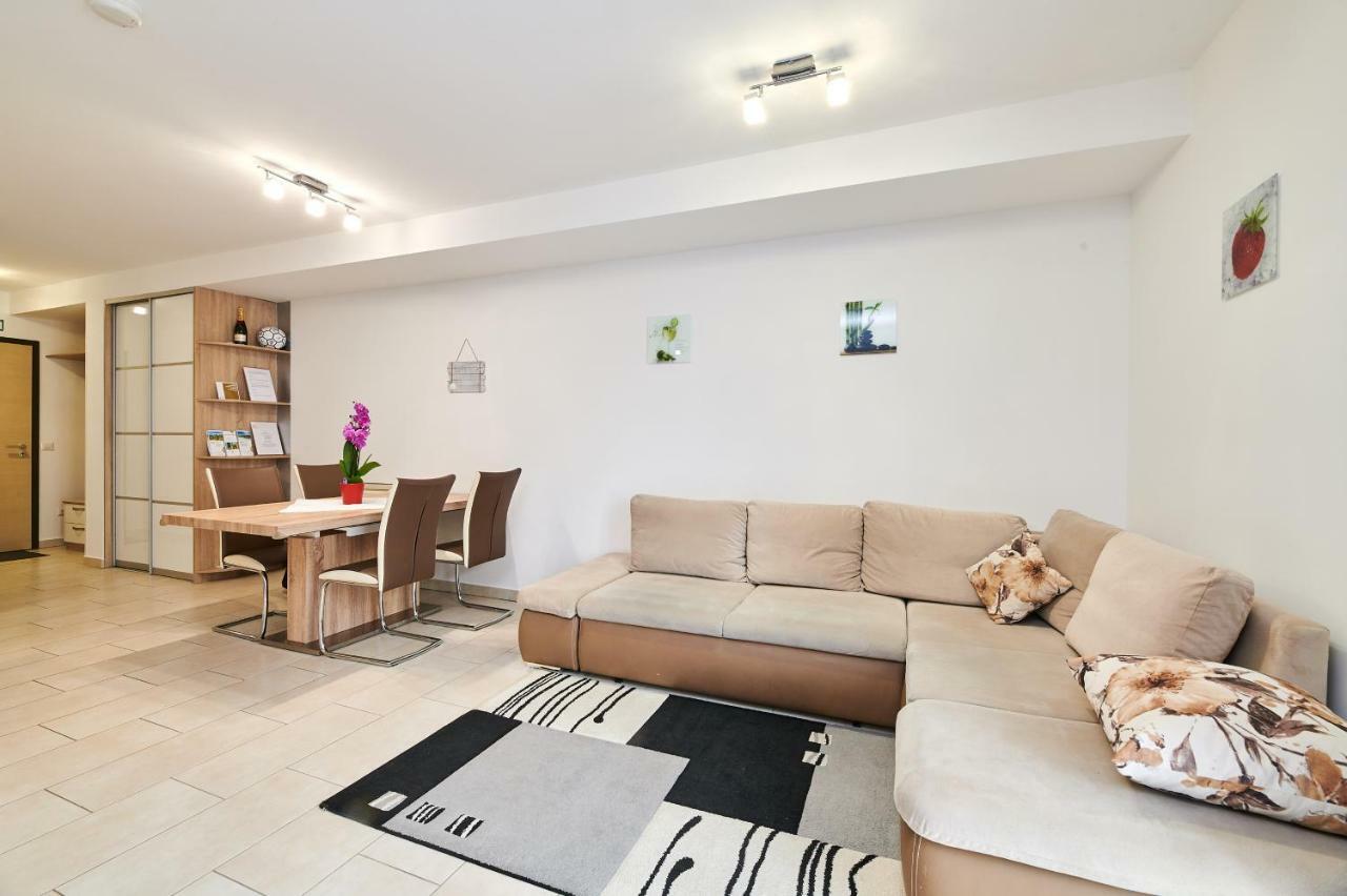 Apartman Leon Umag Extérieur photo