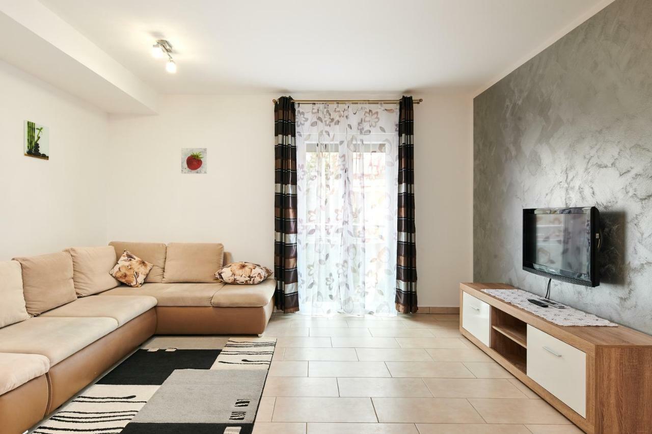 Apartman Leon Umag Extérieur photo