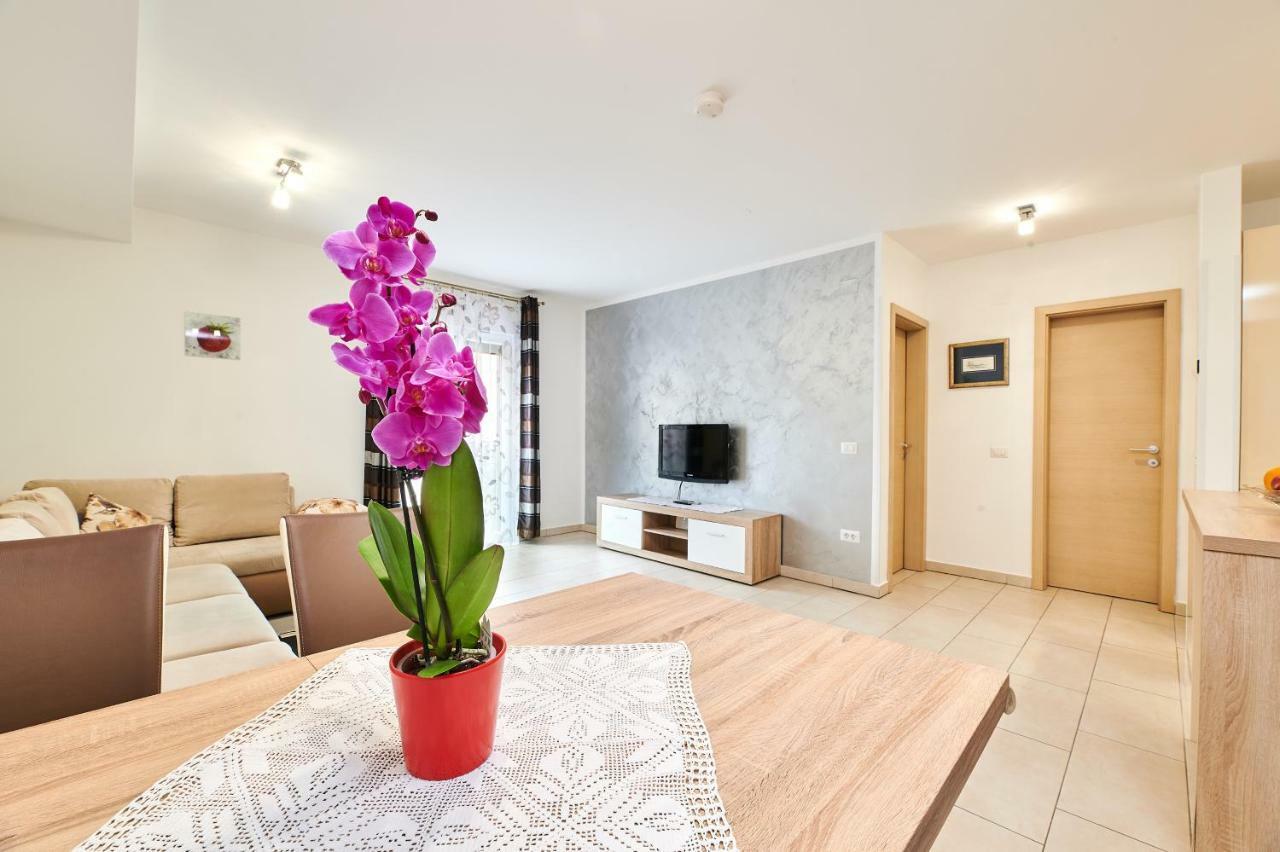 Apartman Leon Umag Extérieur photo