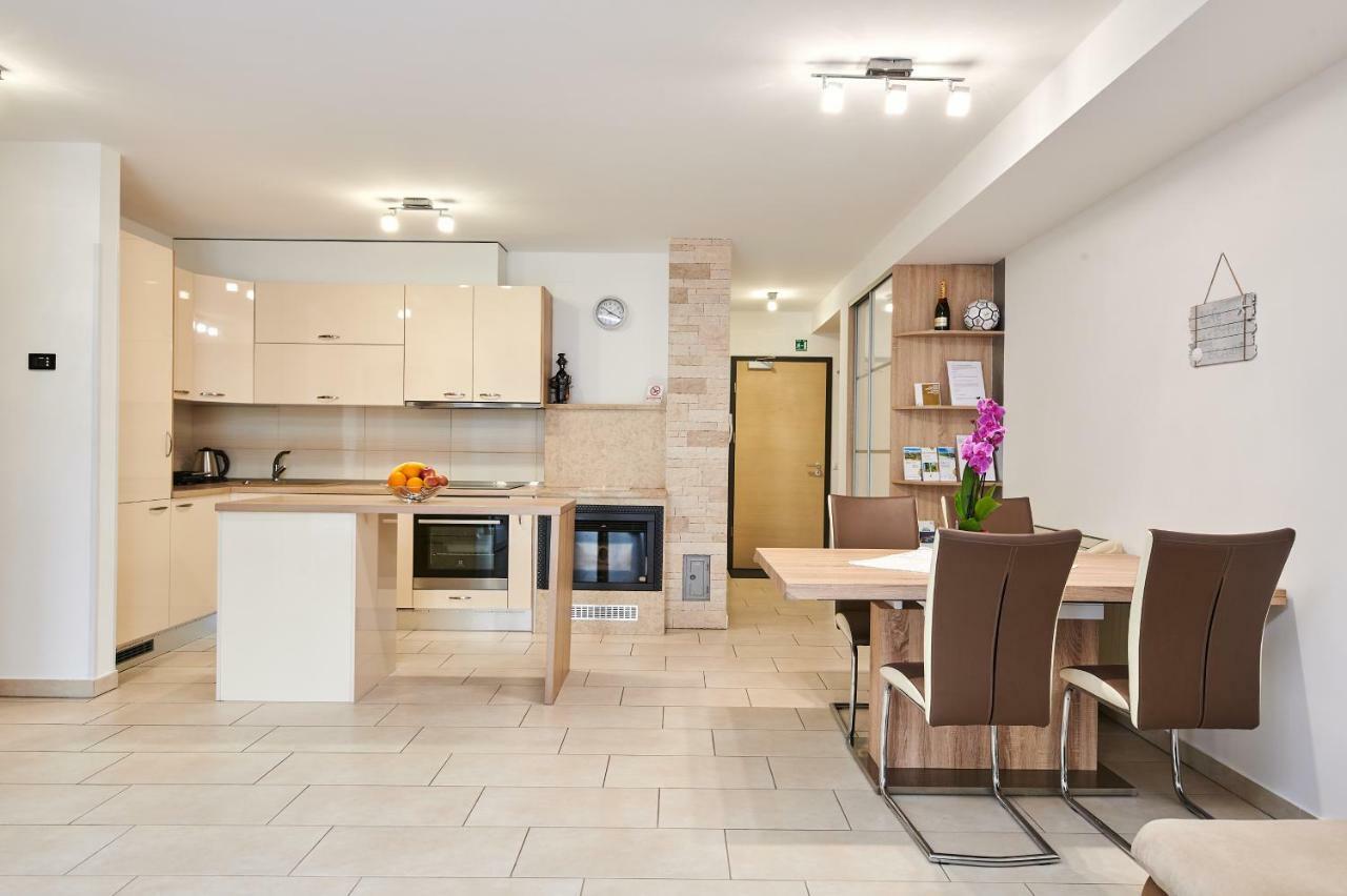 Apartman Leon Umag Extérieur photo