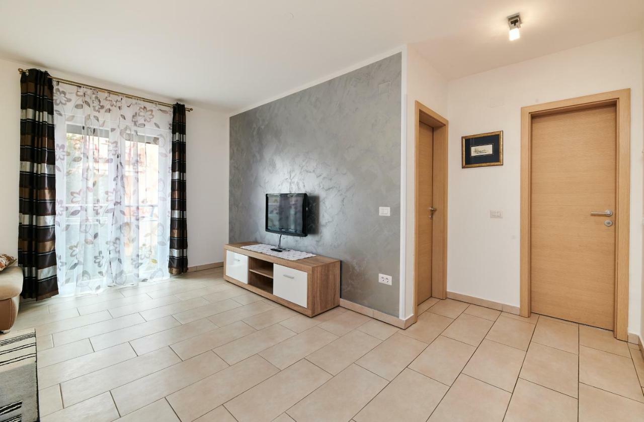 Apartman Leon Umag Extérieur photo