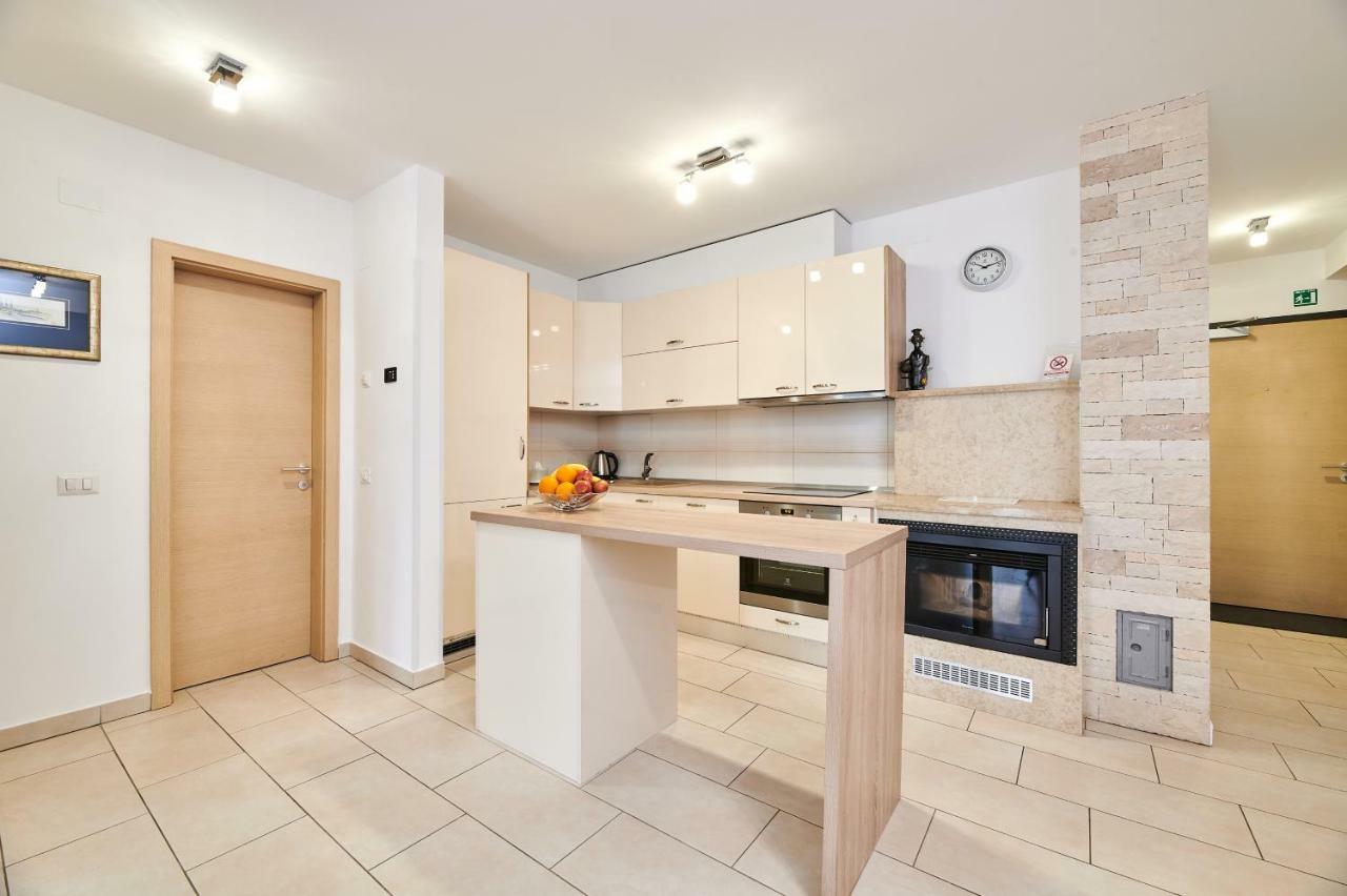 Apartman Leon Umag Extérieur photo