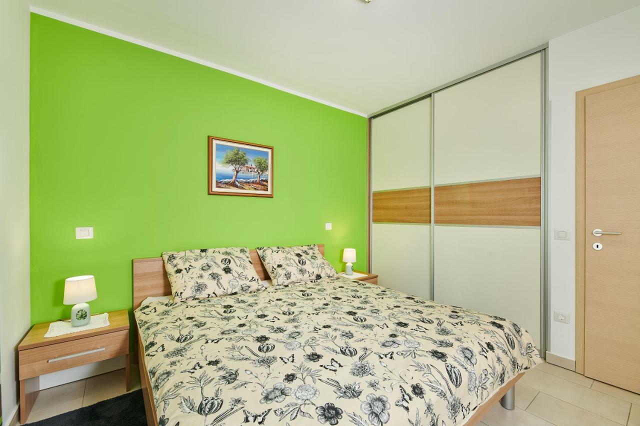 Apartman Leon Umag Extérieur photo
